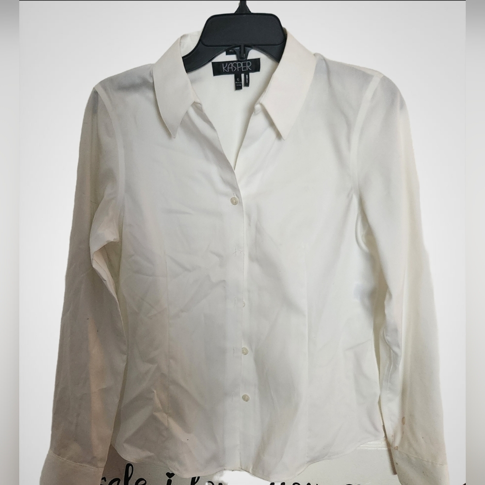Kasper Long Sleeve Tailored Button Down. Bright White. Size 6.